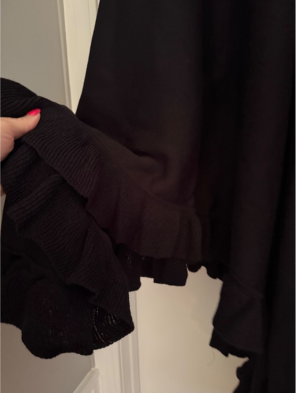 Black Ruffle Shaw OS Plus - Picture 5 of 10